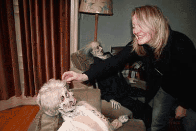 Make-up for the corpses!